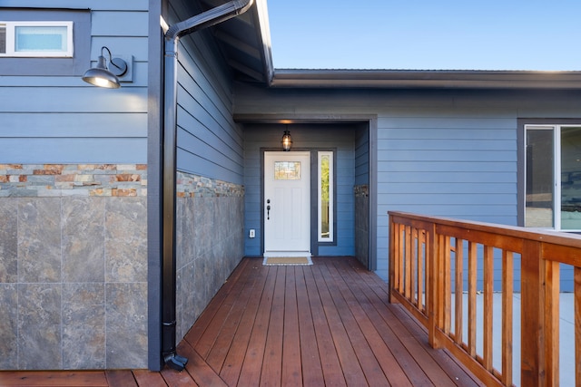 property entrance featuring a wooden deck