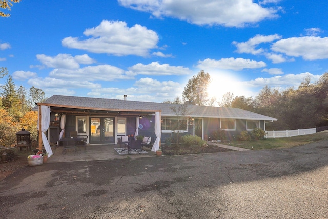 view of front of property featuring a patio