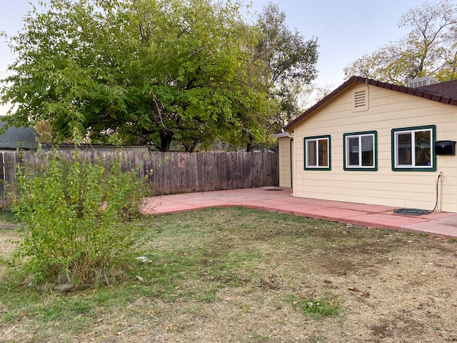 view of yard featuring a patio