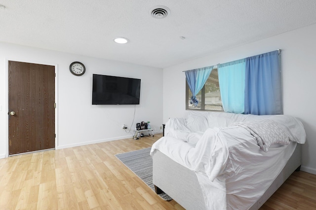 1535 Cordova St, Anderson, CA 96007 - bedroom featuring wood finished floors and a textured ceiling