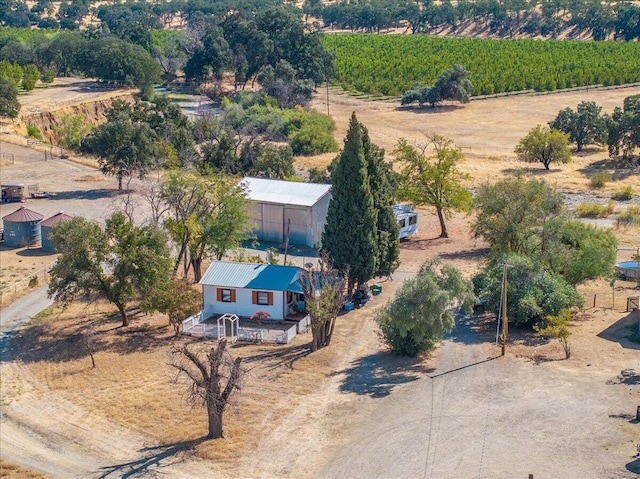 birds eye view of property featuring a rural view