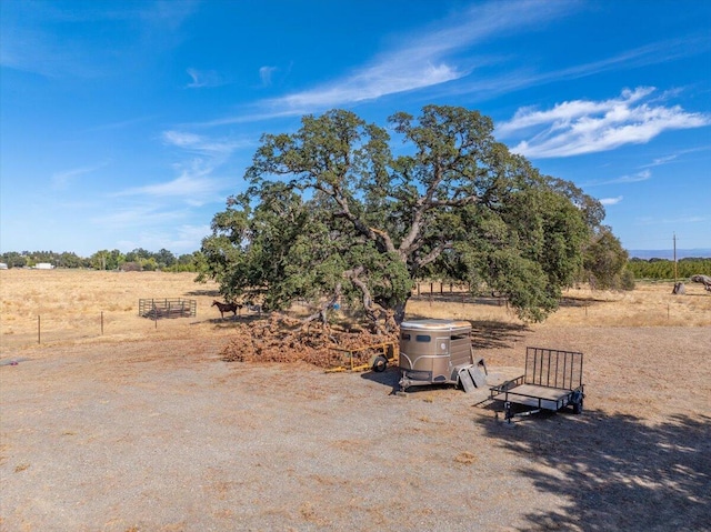 view of yard featuring a rural view