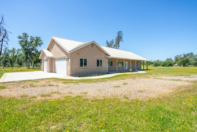 view of front of property featuring a porch, a front yard, and a garage