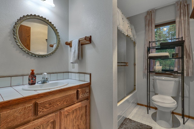 full bathroom featuring vanity, toilet, and enclosed tub / shower combo