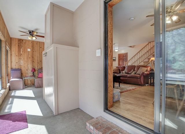 property entrance featuring ceiling fan