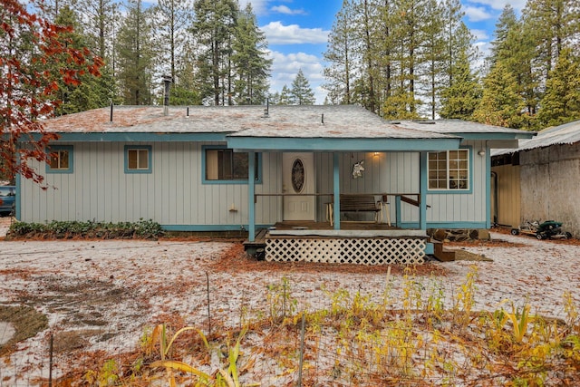 view of front of property with covered porch