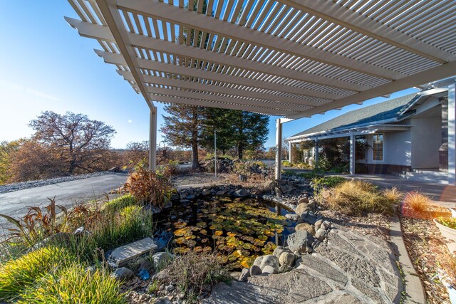 view of yard with a pergola