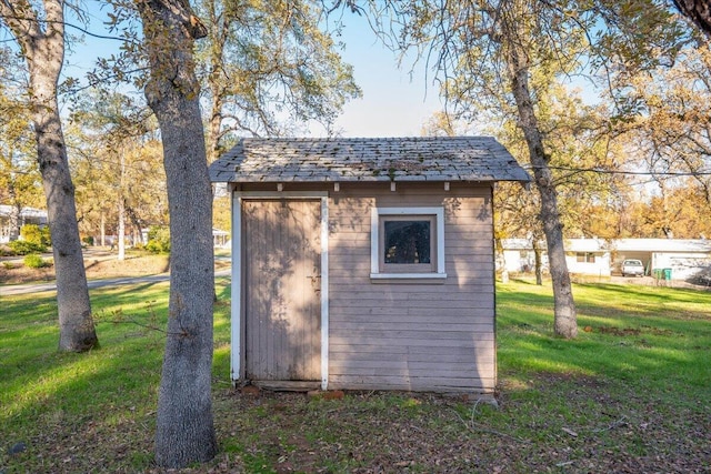 view of outdoor structure featuring a yard