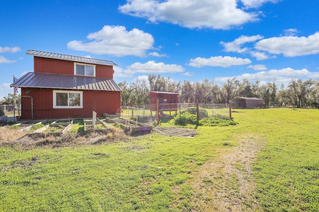 view of yard featuring a rural view and an outdoor structure