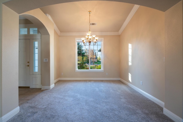 carpeted spare room featuring crown molding and a notable chandelier