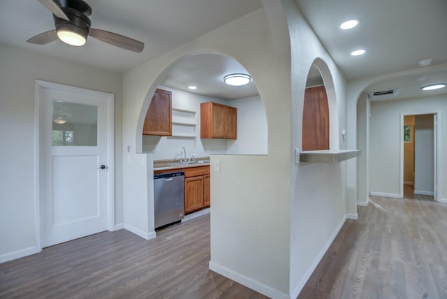 kitchen with dishwasher, light wood-type flooring, ceiling fan, and sink