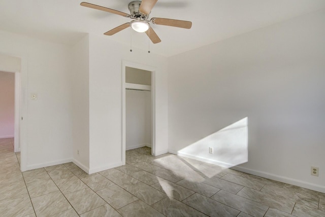 unfurnished bedroom featuring ceiling fan and a closet