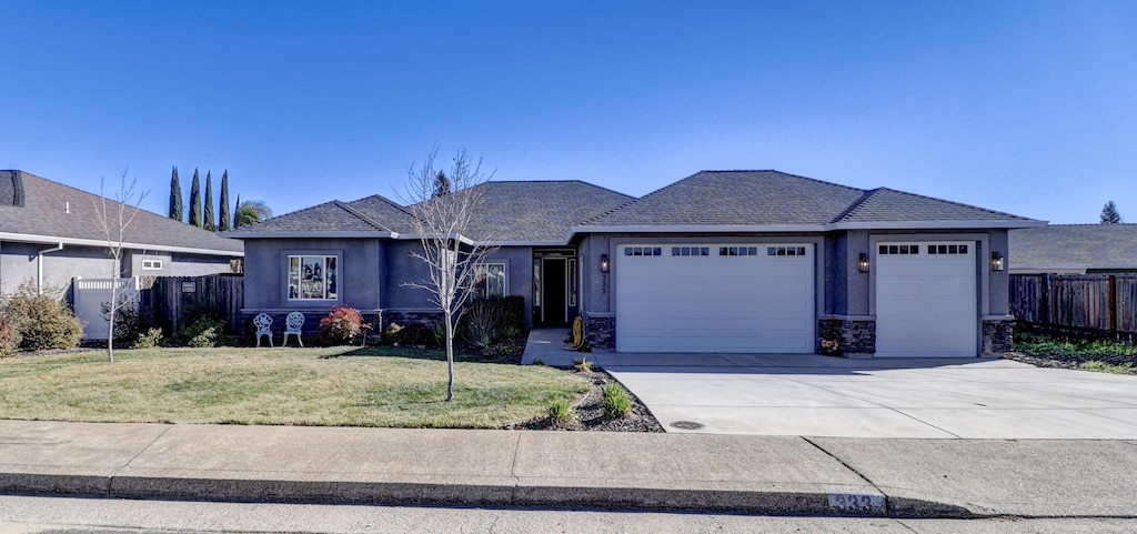 view of front facade featuring a garage and a front lawn