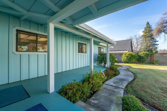 view of side of property featuring a lawn