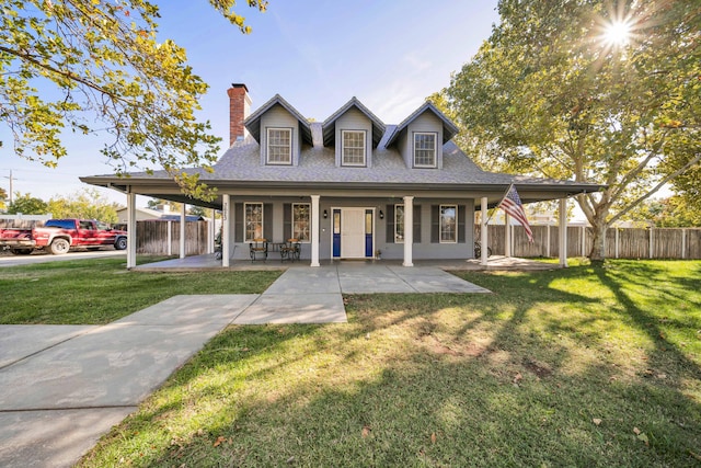 view of front facade featuring a porch and a front lawn