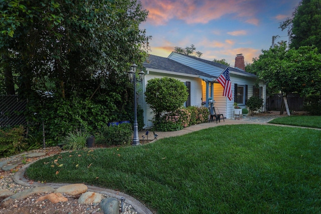 view of front of home featuring a lawn