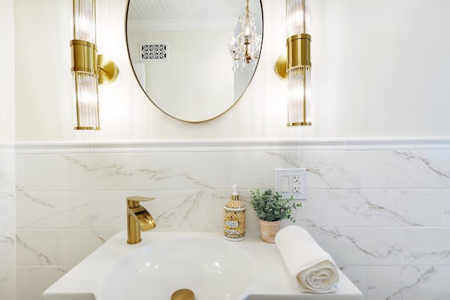 bathroom featuring ornamental molding