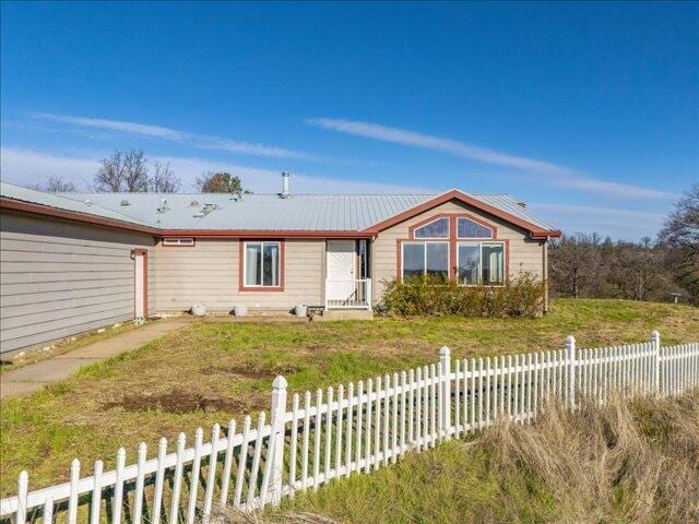 ranch-style home with a front lawn