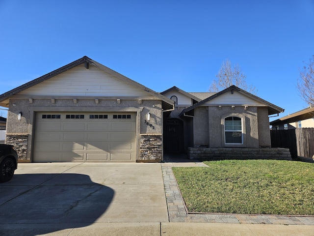 view of front of house featuring a front yard and a garage