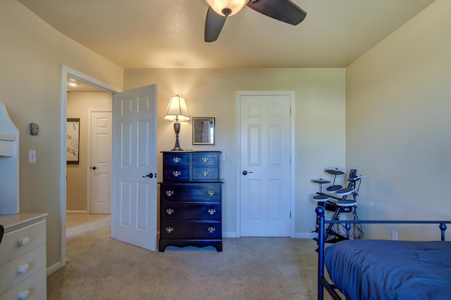 bedroom with ceiling fan