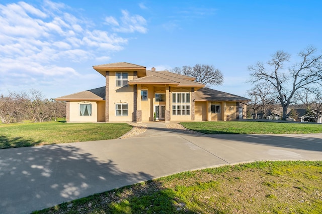 prairie-style house featuring a front lawn