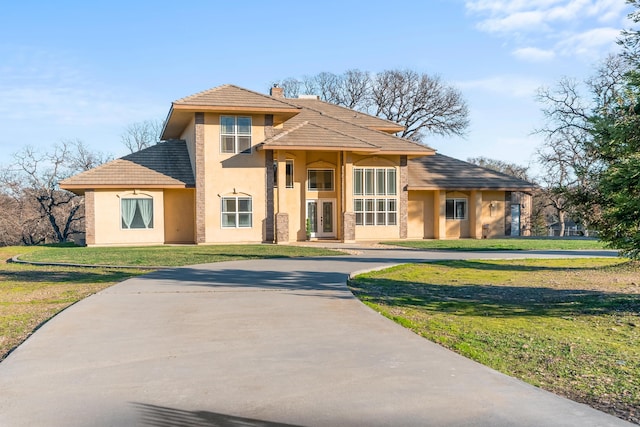 view of front of property with a front yard