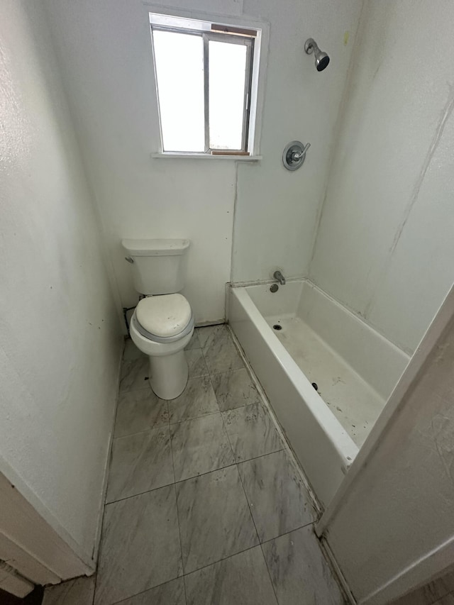 bathroom featuring toilet and a bathtub