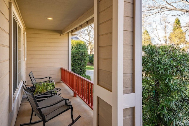 balcony featuring covered porch