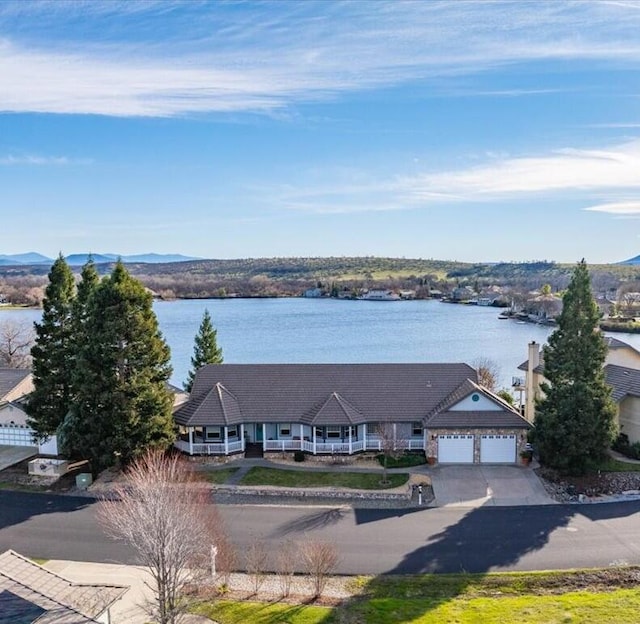 bird's eye view featuring a water view