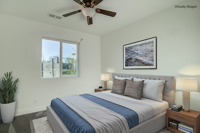 bedroom with ceiling fan