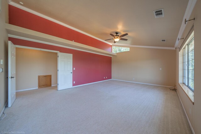 empty room featuring carpet, a wealth of natural light, and ceiling fan