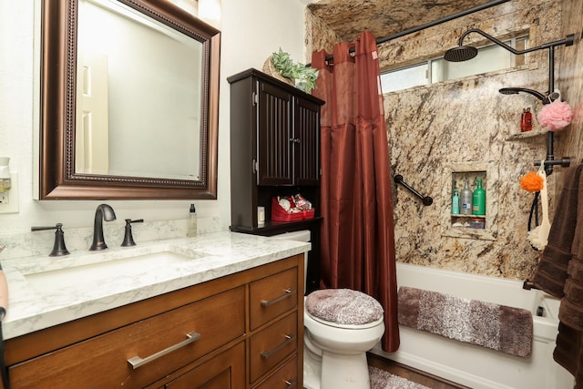 full bathroom with toilet, vanity, and shower / bath combo