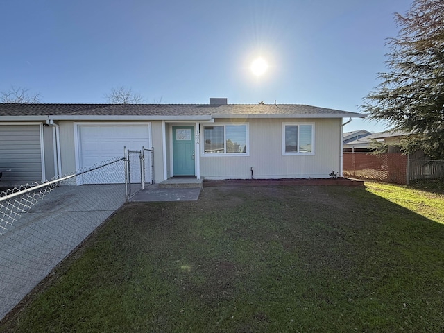 view of front of house featuring a front yard and a garage