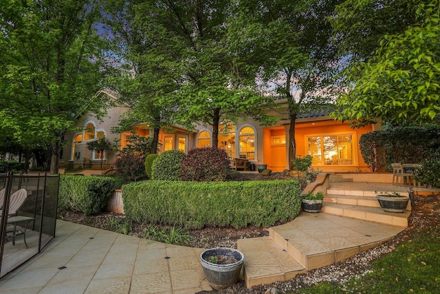 view of yard with a patio