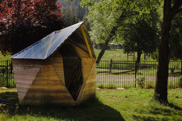 view of outdoor structure