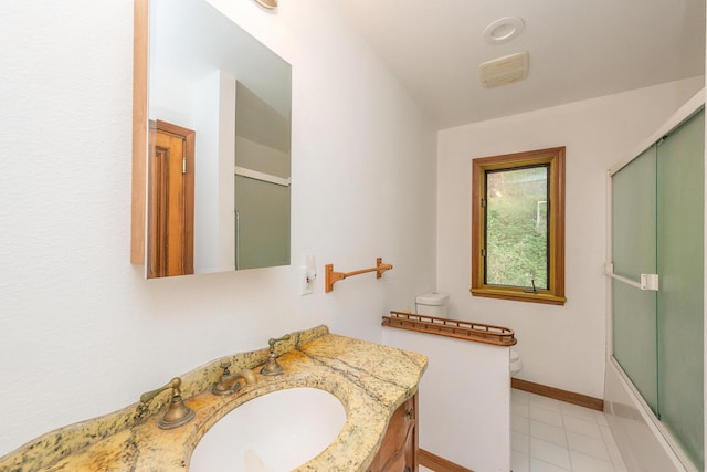 full bathroom with enclosed tub / shower combo, toilet, and vanity