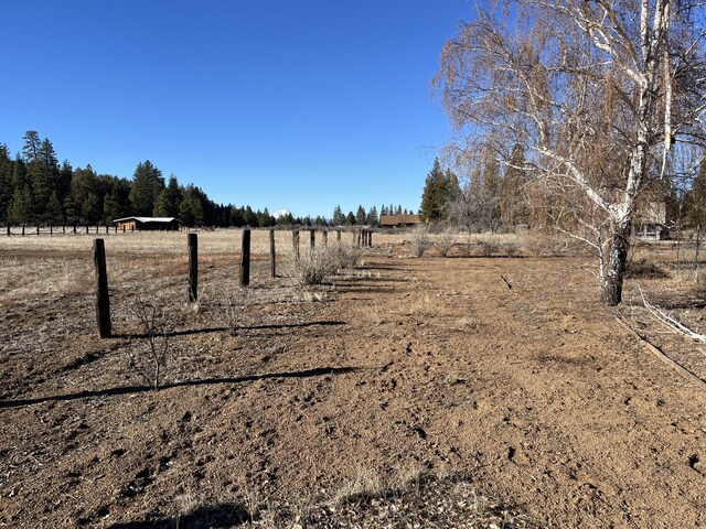 view of yard featuring a rural view