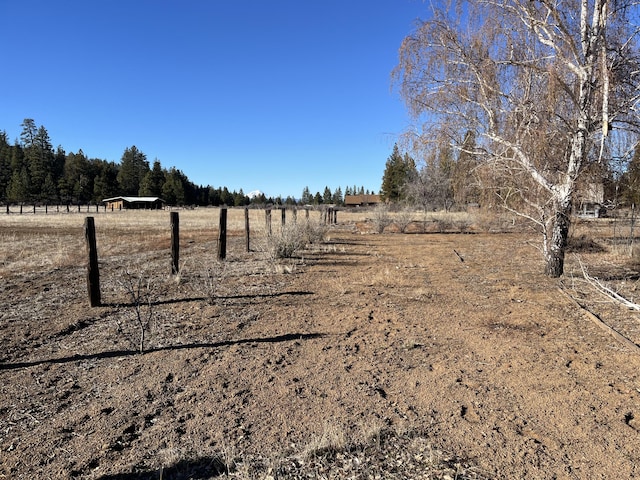 view of yard featuring a rural view