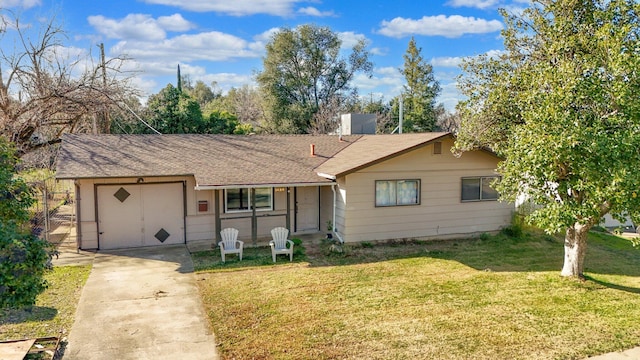 ranch-style home featuring a front yard