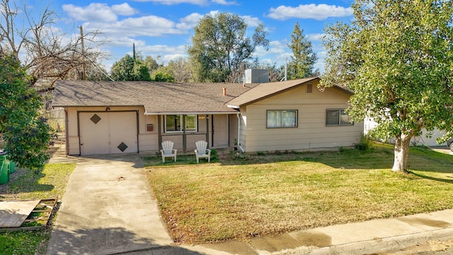 single story home featuring cooling unit and a front yard