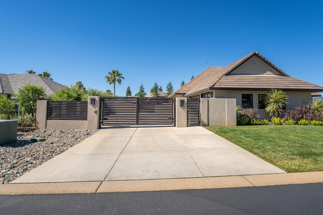 view of front of property featuring a front yard