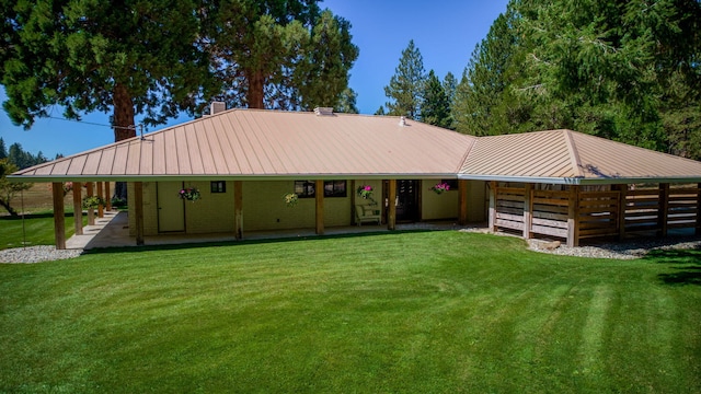 view of front of property featuring a front yard