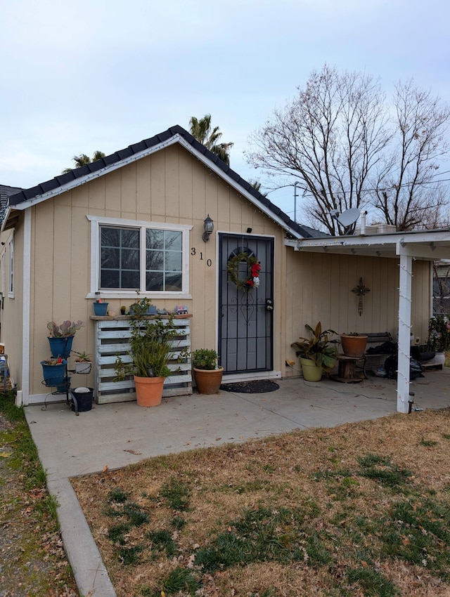 view of front of home featuring a patio