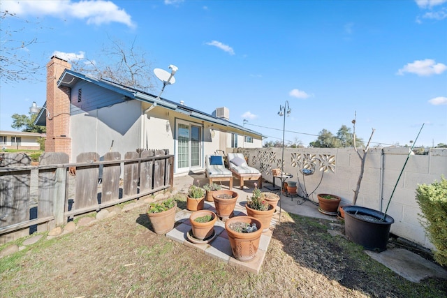 view of yard with a patio area