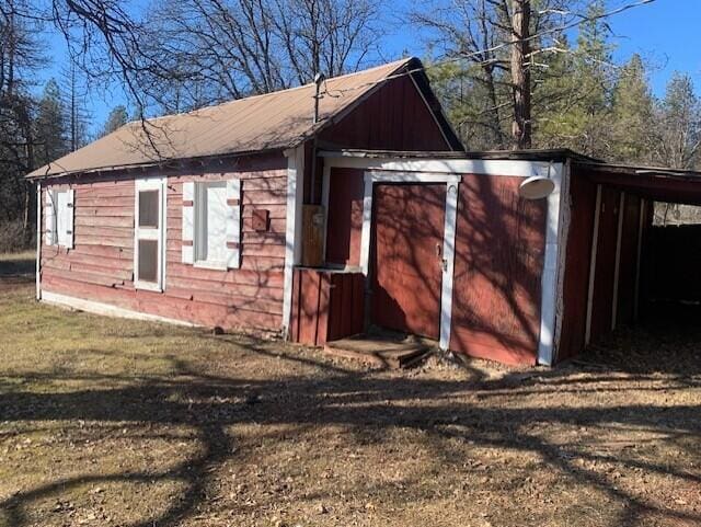 view of outbuilding with a yard