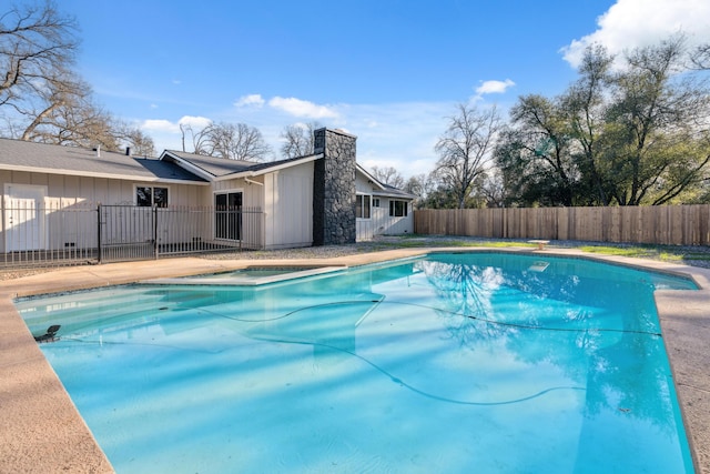 view of swimming pool