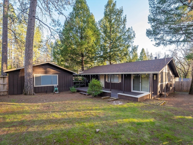 ranch-style home featuring a front lawn