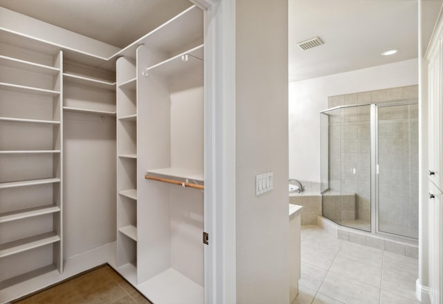 walk in closet featuring light tile patterned flooring