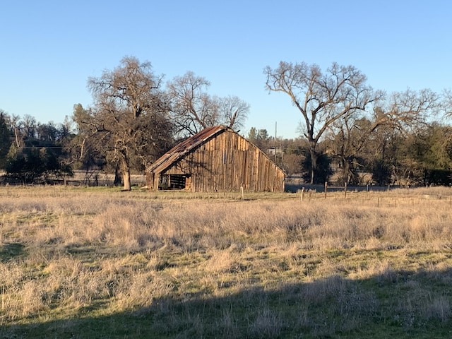 view of yard with a rural view