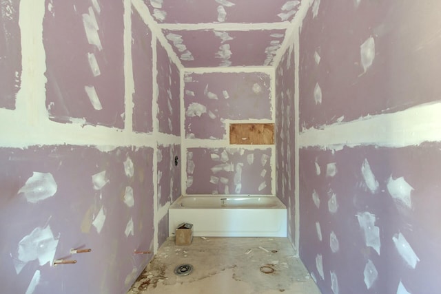 bathroom featuring a washtub